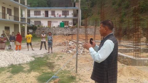नगर प्रमुख सुरेस अधिकारी ।